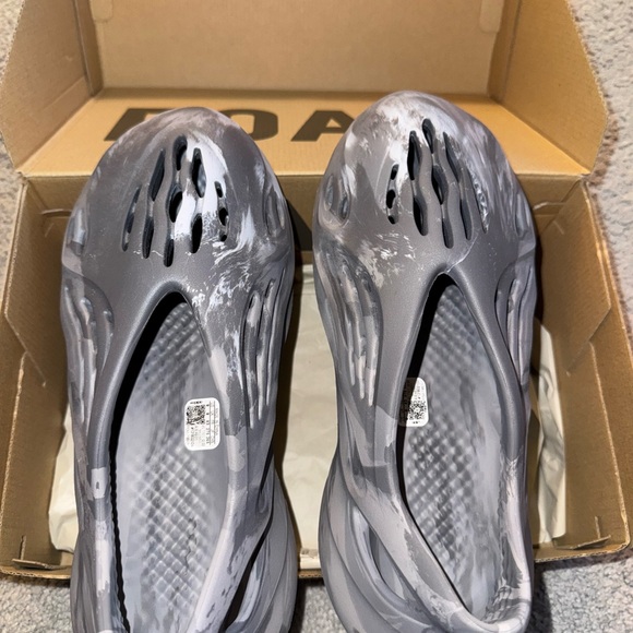 Yeezy Foam Runner - Picture 3 of 4